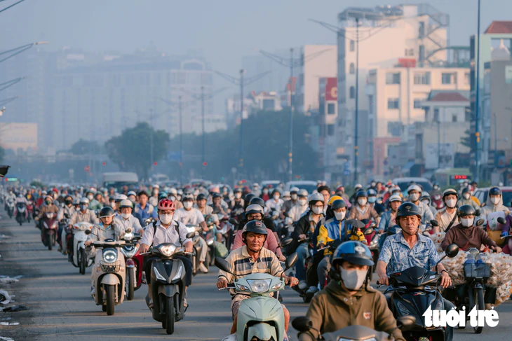 Giao thông đường Trường Chinh có phần cải thiện sau điều chỉnh phân làn - Ảnh 4.