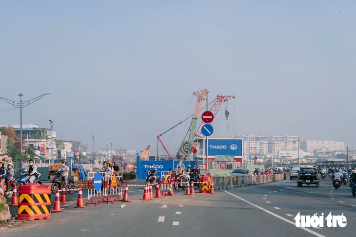 Giao thông đường Trường Chinh có phần cải thiện sau điều chỉnh phân làn - Ảnh 10.