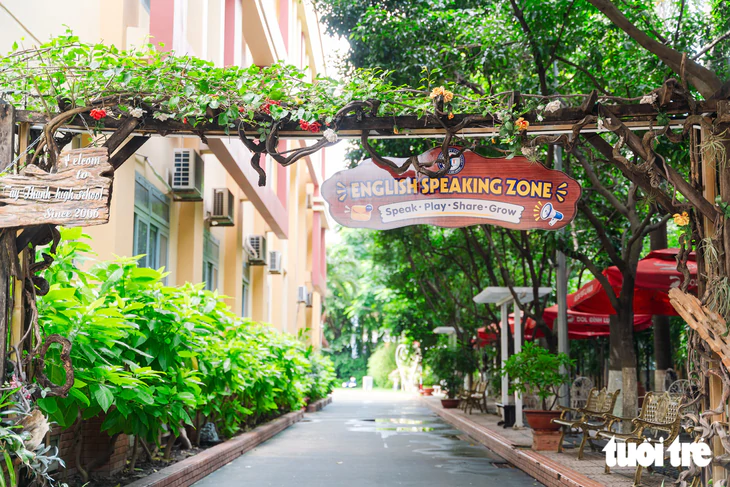 "Không gian tiếng Anh" giúp học sinh rèn luyện ngoại ngữ thực chất - Ảnh 2.