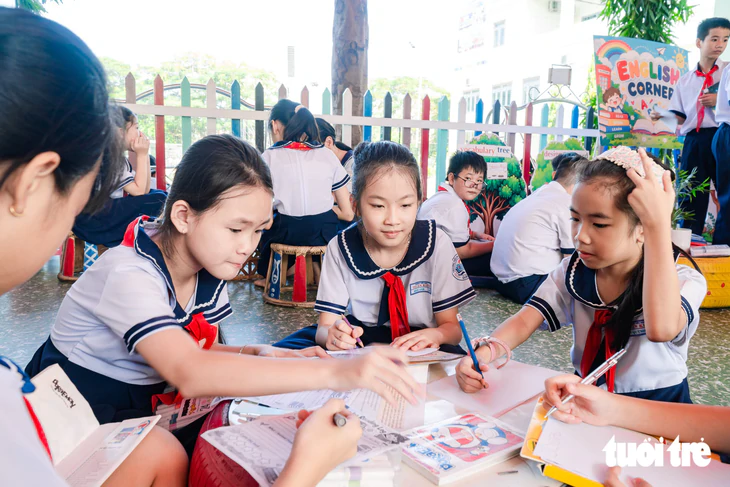 "Không gian tiếng Anh" giúp học sinh rèn luyện ngoại ngữ thực chất - Ảnh 9.