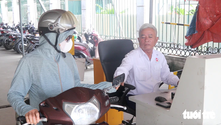 Bệnh viện ở Nghệ An miễn phí gửi xe cho người bệnh, người nhà - Ảnh 2.