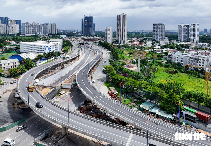 Ba tháng cuối năm, TP.HCM dồn sức cho những việc có thể tạo tăng trưởng - Ảnh 1.