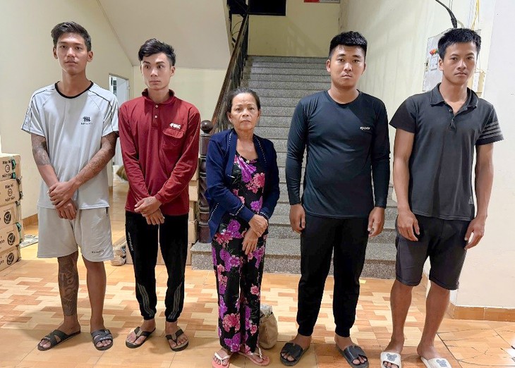 Vụ vợ thuê người chém chồng ở Phú Quốc: Công an đề nghị truy tố 5 bị can - Ảnh 1.