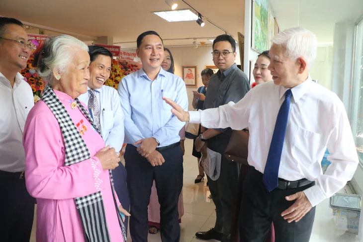 Đặng Ái Việt chạy đua với thời gian để lưu giữ chân dung các Mẹ Việt Nam Anh hùng - Ảnh 3.