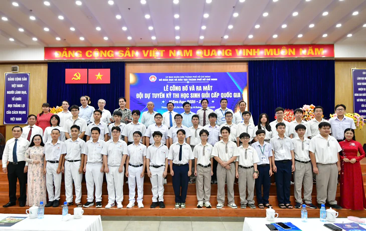 TP.HCM ra mắt đội dự tuyển kỳ thi học sinh giỏi Quốc gia năm học 2026-2027 - Ảnh 8.