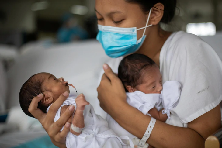 Nhật Bản lên phương án chi trả toàn bộ chi phí sinh nở từ năm 2027 - Ảnh 2.
