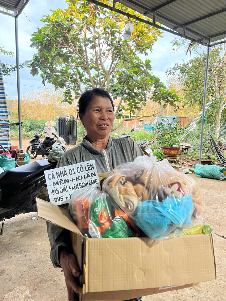 Quần áo cũ: Bỏ thì thương, vương thì tội? - Ảnh 1.