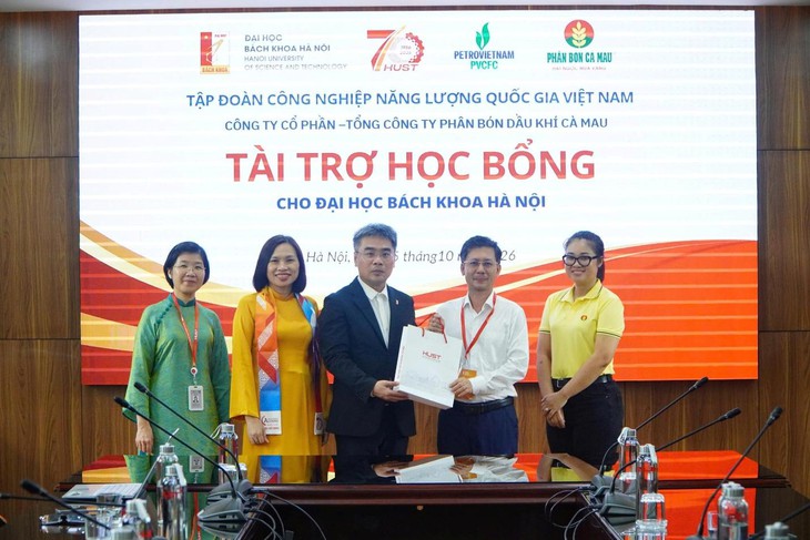 Học bổng ‘Hạt Ngọc Mùa Vàng’ đến với sinh viên Bách khoa Hà Nội - Ảnh 3.