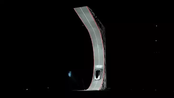 Tesla Roadster biết bay, nhưng nghe Elon Musk nói thì người 'liều' mới dám mua - Ảnh 1.