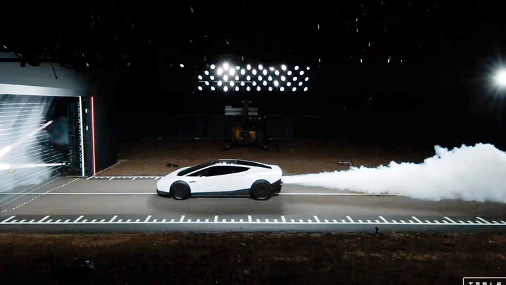 Tesla Roadster biết bay, nhưng nghe Elon Musk nói thì người 'liều' mới dám mua - Ảnh 2.