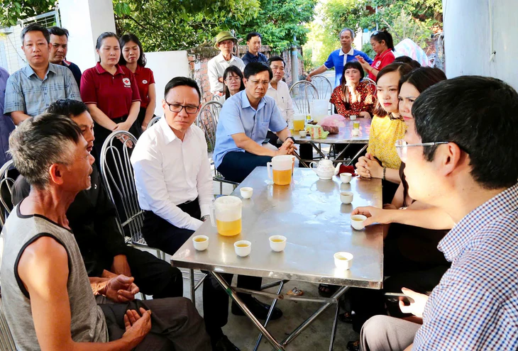 Công an xác định vụ bé trai lớp 1 ngã đập đầu tử vong tại trường ở Hải Phòng không có dấu hiệu tội phạm - Ảnh 2.