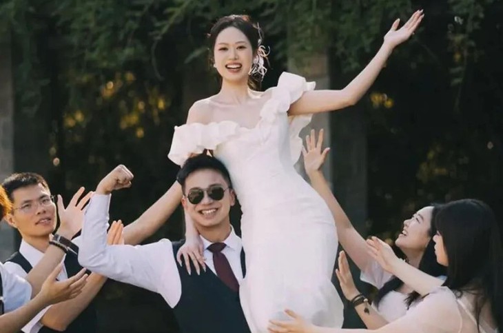 Cô dâu chú rể trùng tên, khách tưởng thiệp cưới in nhầm - Ảnh 1.