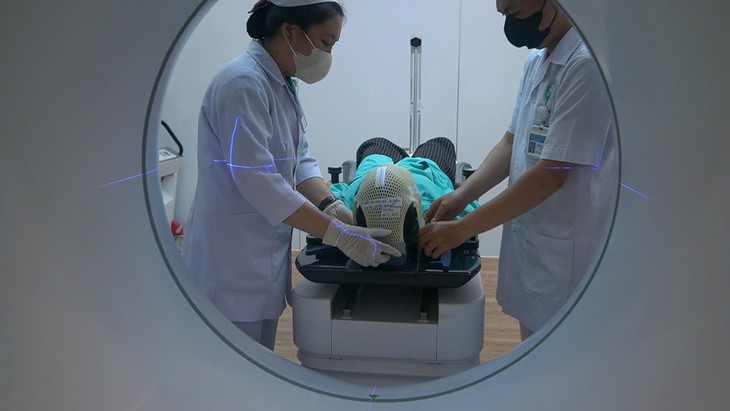 Bệnh nhân u não được ứng dụng xạ trị điều biến liều tại Cần Thơ - Ảnh 1.