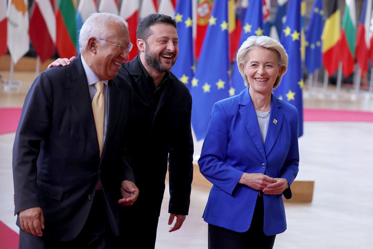Ông Zelensky khen EU là 'lãnh đạo thực thụ'; Nga có động thái hiếm thấy - Ảnh 1.
