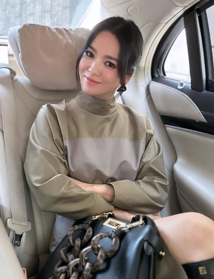 8 phong cách thời trang của Song Hye Kyo, khẳng định vị thế nữ hoàng tối giản thanh lịch - Ảnh 9.