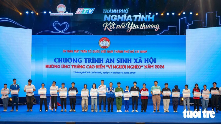 Hơn 92 tỉ đồng chăm lo người nghèo, học sinh, sinh viên khó khăn ở TP.HCM - Ảnh 4.