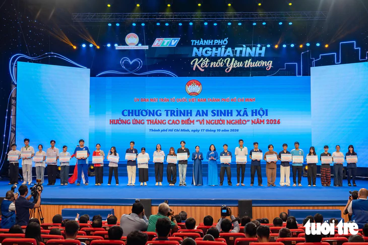 Hơn 92 tỉ đồng chăm lo người nghèo, học sinh, sinh viên khó khăn ở TP.HCM - Ảnh 5.