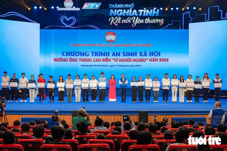 Hơn 92 tỉ đồng chăm lo người nghèo, học sinh, sinh viên khó khăn ở TP.HCM - Ảnh 6.