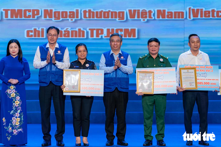 'Thành phố nghĩa tình - Kết nối yêu thương' tiếp nhận hơn 164,5 tỉ đồng chăm lo người nghèo - Ảnh 6.