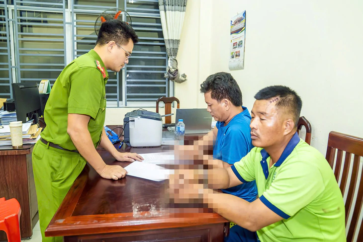 Tạm giữ khẩn cấp hai tài xế đánh nhau trên quốc lộ 51 - Ảnh 1.