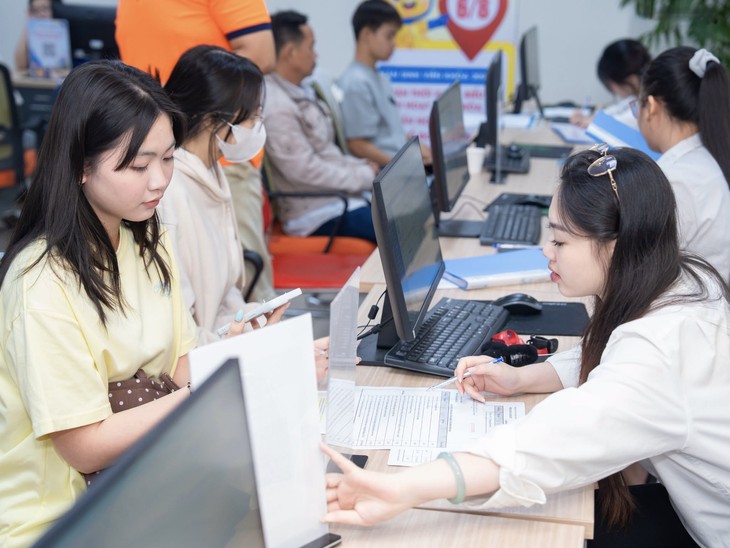 Hàng chục ngàn sinh viên bỏ học giữa chừng - Ảnh 1.
