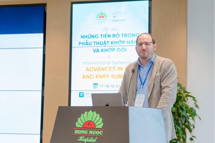 Bệnh viện Đa khoa Hồng Ngọc tổ chức hội thảo quốc tế - Cập nhật những tiến bộ trong phẫu thuật khớp - Ảnh 4.
