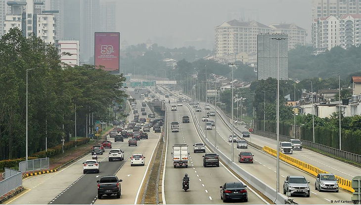 Khói mù từ Indonesia lan rộng, ASEAN cảnh báo mức cao nhất - Ảnh 2.