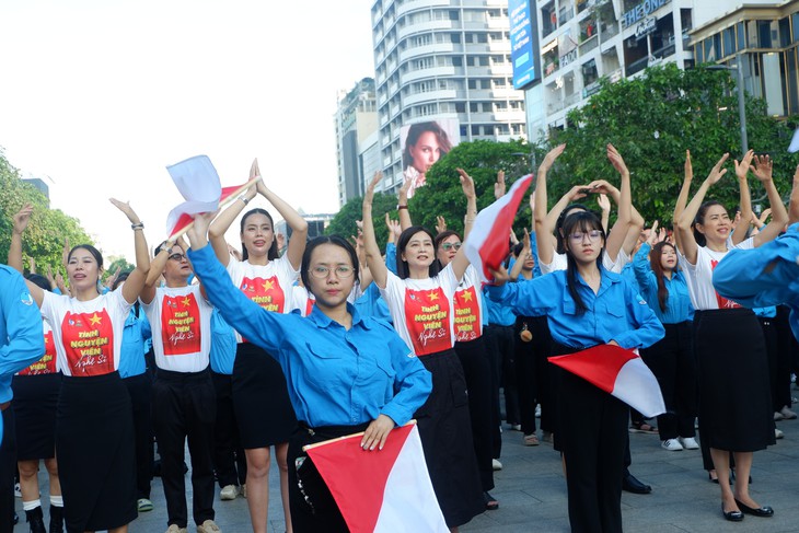 7 . 000 Bạn trẻ cùng đồng ca Lên đàng , kỷ lục Việt Nam 2026 - Ảnh 10.