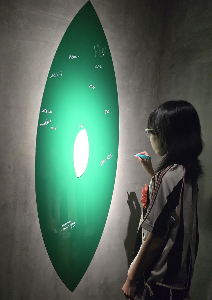Triển lãm Mẹ Là _Mother Installation: 'cây roi mây' và 'chiến binh' - Ảnh 4.