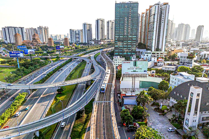 Metro số 1 TP.HCM dừng gần 1 giờ vì bị cúp điện - Ảnh 2.