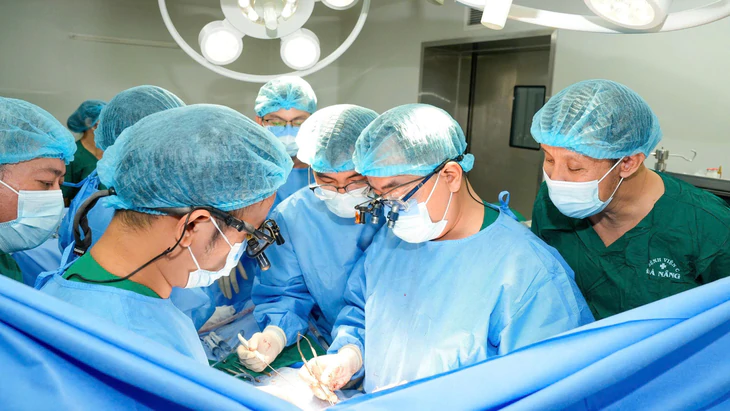 Huế và Đà Nẵng bắt tay nhau trong lĩnh vực phẫu thuật tim mạch - Ảnh 1.