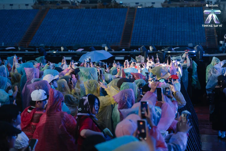 Bốn concert cùng diễn ra tối nay: Vé bán hết, fan đón thần tượng ra sao? - Ảnh 3.