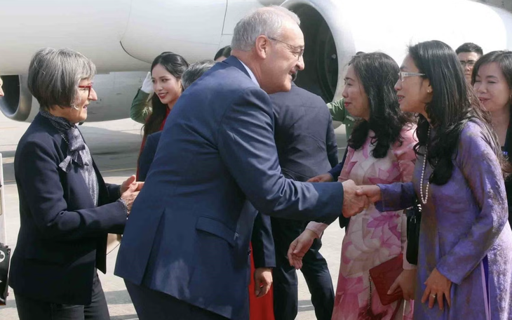 Tổng Bí thư, Chủ tịch nước Tô Lâm và Phu nhân đón Tổng thống Thụy Sĩ và Phu nhân - Ảnh 1.