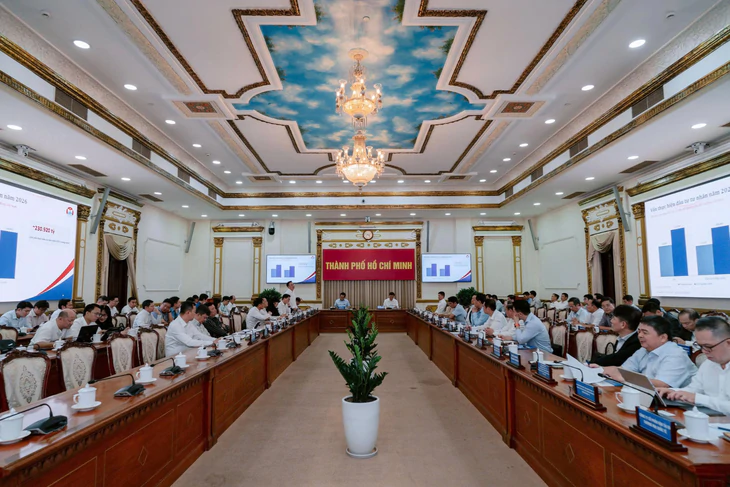 Chủ tịch TP.HCM họp với nhiều đơn vị về giải ngân đầu tư tư - Ảnh 3.
