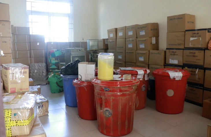 Phá đường dây làm thuốc giả, nhờ các KOL quảng cáo là thuốc 'đông y gia truyền' - Ảnh 2.