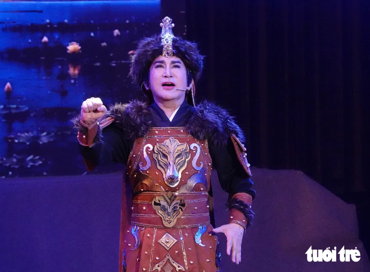 Cả ngàn khán giả hát mừng sinh nhật trong live show kéo dài đến rạng sáng hôm sau của Kim Tử Long - Ảnh 5.