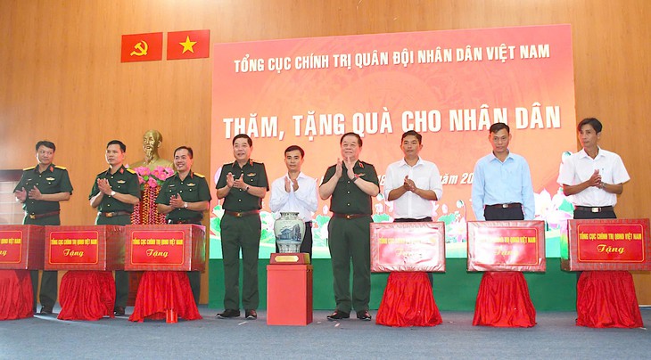 Nhiều chương trình an sinh xã hội trong ngày kỷ niệm 80 năm Quân khu 8 - Ảnh 1.