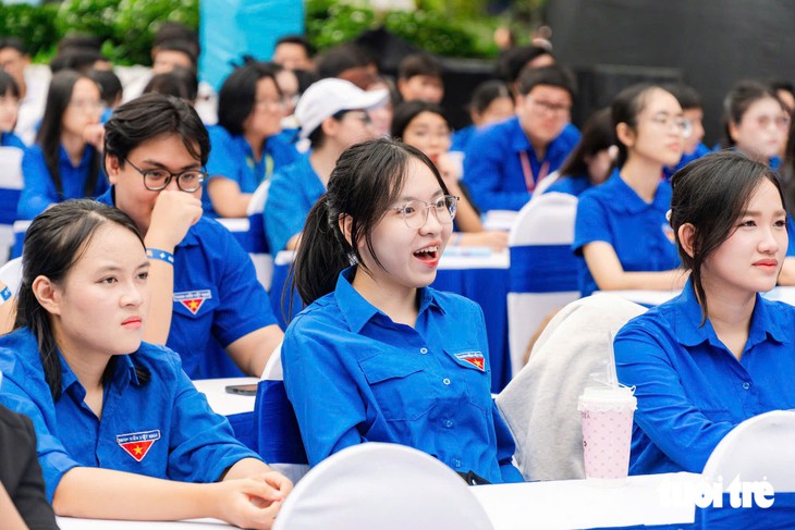 Hoa hậu Phương Linh và Á hậu Cẩm Ly nhắn nhủ tuổi trẻ sống đẹp năm 2026 - Ảnh 8.