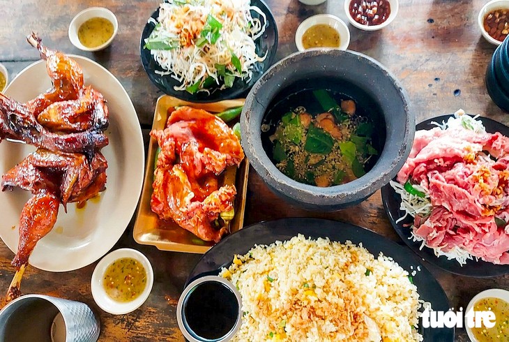 Bò nhúng lá chúc, gà đốt vùng Bảy Núi An Giang ngon hết sảy - Ảnh 2.
