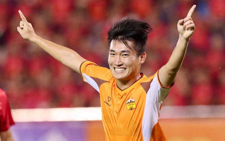 Hạ Hoàng Anh Gia Lai, Sông Lam Nghệ An lần đầu lên đỉnh bảng V-League - Ảnh 3.