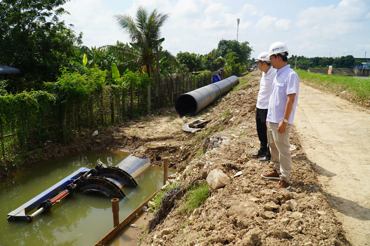 Đẩy nhanh tiến độ nhà máy nước thô liên vùng ứng phó El Nino - Ảnh 2.