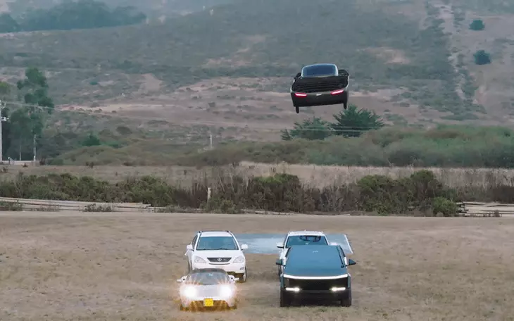 'Xe bay' Tesla Roadster mở bán ở Đông Nam Á: Cọc 6,8 tỉ, là bản tay lái thuận như ở Việt Nam - Ảnh 3.