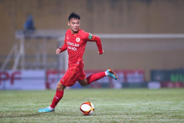 Nguyễn Xuân Nam: 'Tôi vẫn muốn đá bóng thêm vài năm nữa' - Ảnh 1.