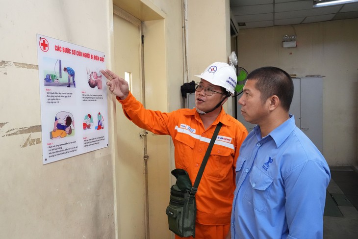 Hướng dẫn EVNHCMC phòng tránh điện giật trong mùa ngập nước 2026 - Ảnh 2.
