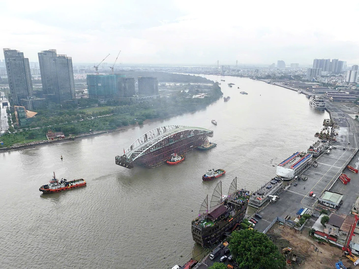 Tập đoàn Đại Dũng: Việc đưa nhịp vòm cầu đi bộ về đích an toàn là một niềm tự hào đặc biệt - Ảnh 1.