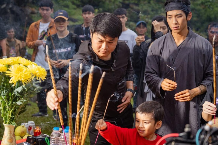 'Trại buôn người' kiếm hơn 460 tỉ, đạo diễn không muốn bị so sánh với Trấn Thành  - Ảnh 3.