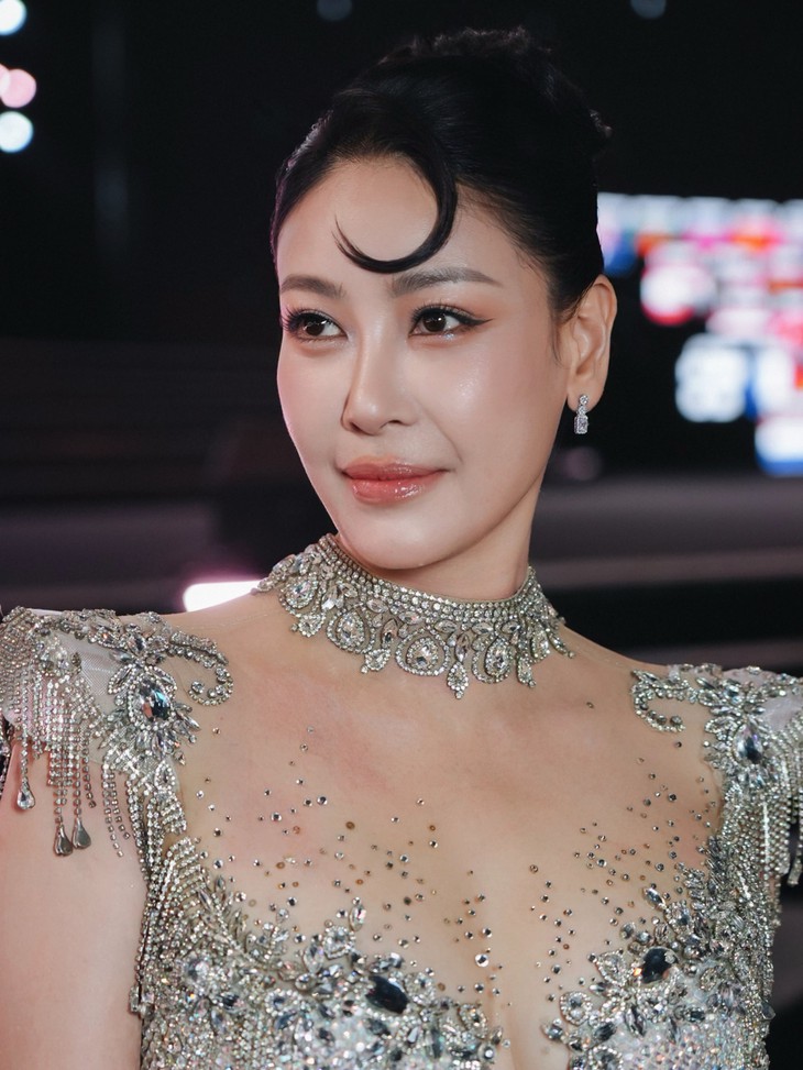 Loạt ảnh hiếm thời trăng tròn của Hoa hậu Hà Kiều Anh - Ảnh 5.