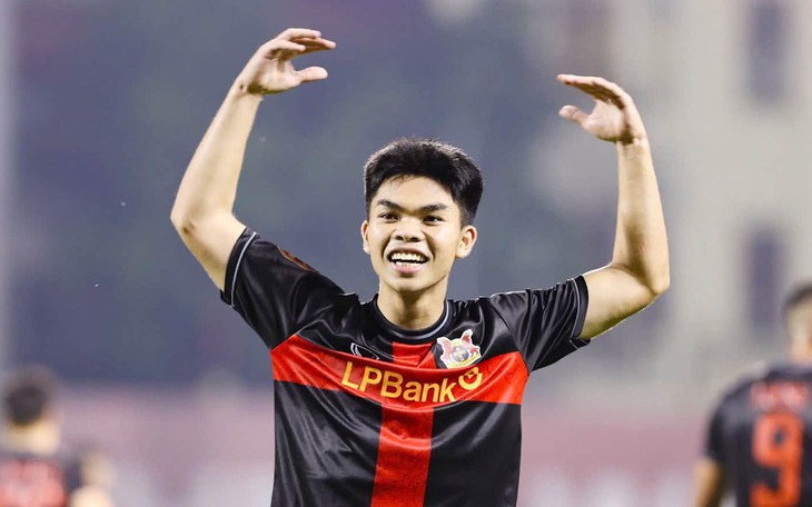 Cựu trọng tài V-League: VAR cứu trọng tài Trần Ngọc Nhớ khỏi quyết định sai lầm - Ảnh 3.