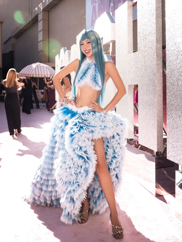 Quỳnh Anh Shyn trở lại Victoria’s Secret với thiết kế của Lê Thanh Hòa - Ảnh 2.