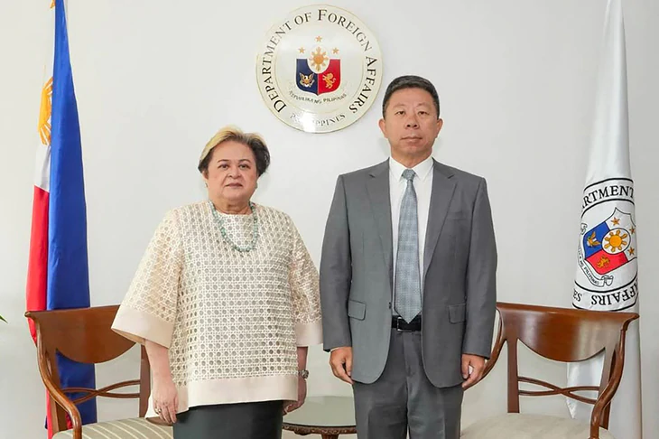 Philippines triệu tập đại sứ Trung Quốc vì phát biểu đe dọa dùng vũ lực - Ảnh 1.